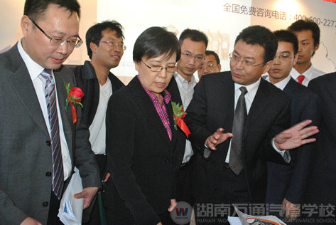 教育部副部長魯昕視察萬通展區(qū)