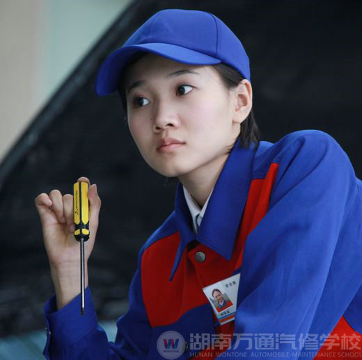女汽修技師逐步吃香 手捧高薪飯碗