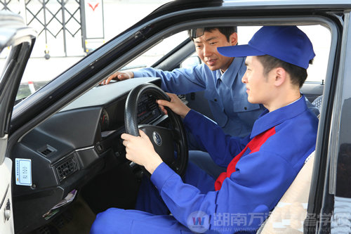 到萬通學(xué)汽修更能免費(fèi)學(xué)駕駛