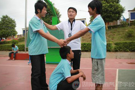 萬(wàn)通汽修學(xué)校，圣誕快樂(lè)