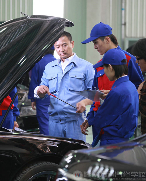 萬(wàn)通汽修教育領(lǐng)航職教，“雙師型”師資全程保障