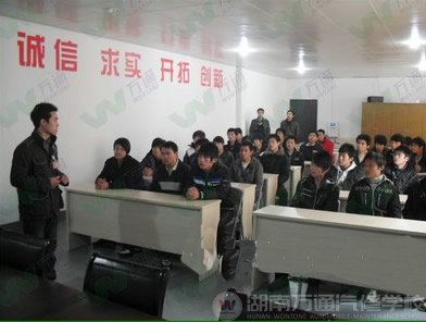 湖南萬通汽車學校，我院學子赴新奇特上班，崗前培訓