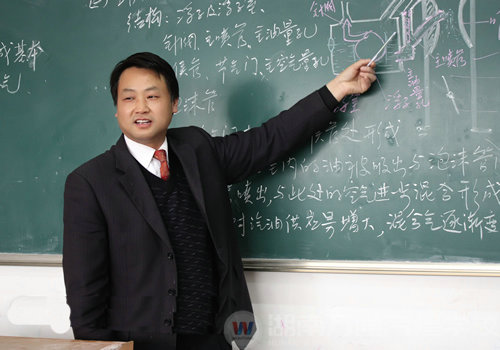 湖南萬通汽車學(xué)校，名師風(fēng)采謝長來