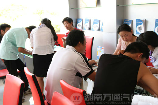 夏日炎熱，湖南萬通汽車學(xué)校，招生火爆進(jìn)行中