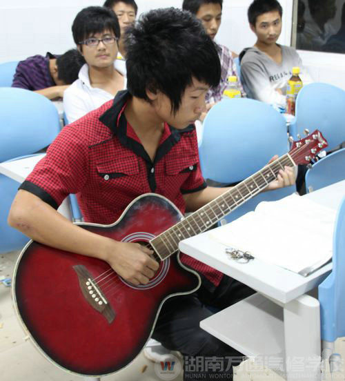 湖南萬(wàn)通汽車學(xué)校，教師節(jié)活動(dòng)