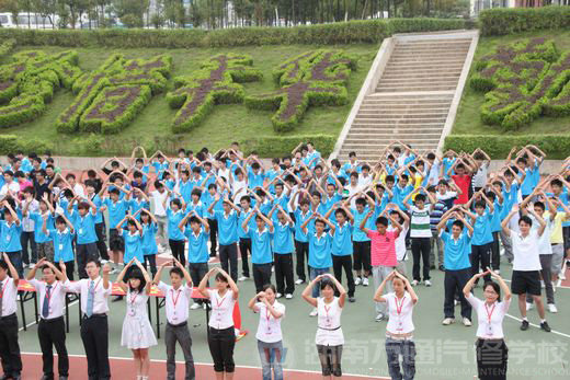 感謝萬通 感恩老師大型簽名活動