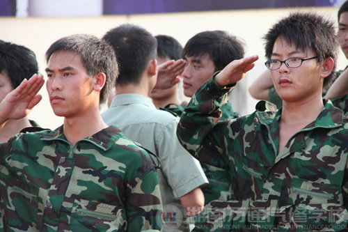 湖南萬通汽車學(xué)校2010年新生軍訓(xùn)