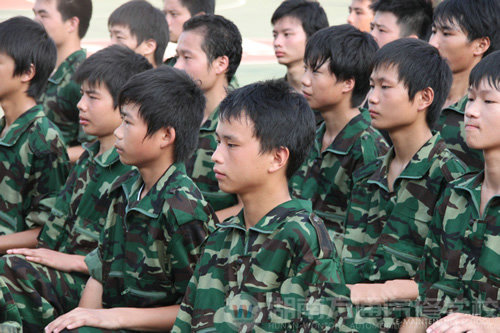 湖南萬通汽車學(xué)校2010年新生軍訓(xùn)