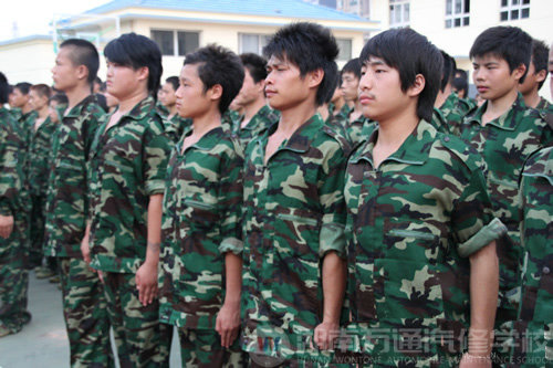 湖南萬通汽車學校，2010新生軍訓