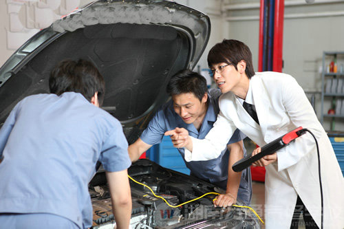 湖南萬通汽車學(xué)校培養(yǎng)高級技能人才