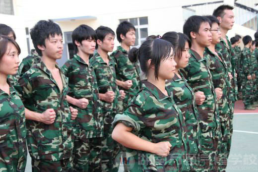 湖南萬通汽車學(xué)校，軍訓(xùn)，開學(xué)典禮