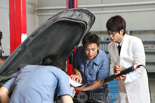 湖南萬(wàn)通汽車(chē)學(xué)校高技能玩轉(zhuǎn)職場(chǎng)