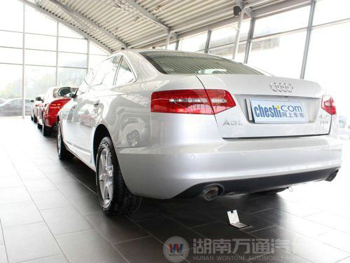 一汽奧迪 新A6L 2.0 TFSI AT 車輛左后45度視角