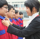 學(xué)生不分三六九等 萬通關(guān)愛始終如一