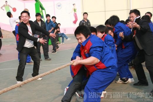 趣味運(yùn)動(dòng)會(huì)之拔河比賽