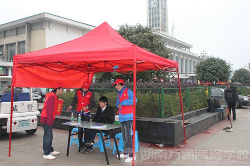 湖南萬通汽車學(xué)校 免費(fèi)專車接送