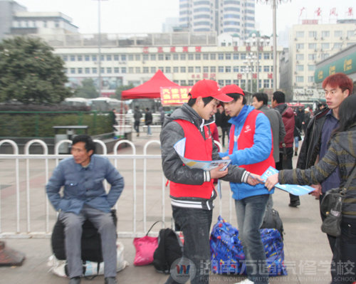 湖南萬通汽車學?！凹t色馬甲”小組