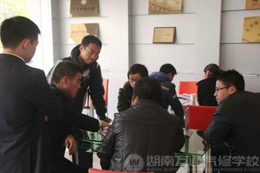 跑調(diào)的“旭日陽剛”何以打動億萬中國人？