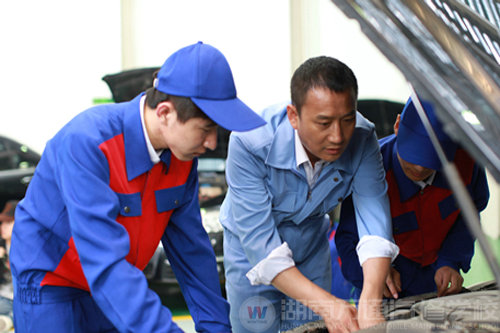 萬通汽修教育-手把手教學(xué)