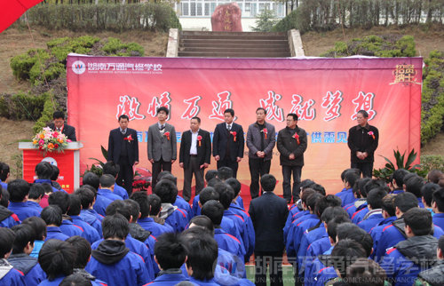 萬(wàn)通汽修學(xué)校人才招聘會(huì)