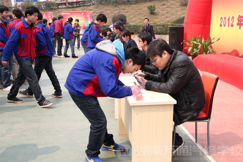 愛(ài)心助學(xué) 不再“紙上談兵”