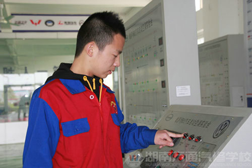 湖南萬通學(xué)子入圍“春天里，夢(mèng)在飛”演講比賽總決賽