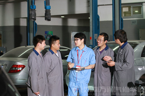 學(xué)汽修 讓“個(gè)性”飛會(huì)兒