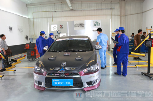 萬(wàn)通汽修學(xué)校 培養(yǎng)專(zhuān)業(yè)技能型人才的“練兵場(chǎng)”