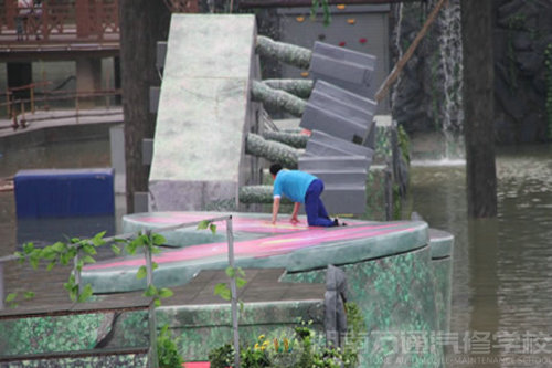 湖南萬通汽車學(xué)校參加智勇大沖關(guān)