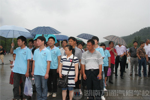 湖南萬(wàn)通汽車(chē)學(xué)校父親節(jié)