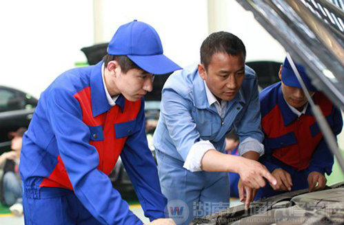 湖南萬通汽車學(xué)校學(xué)汽修