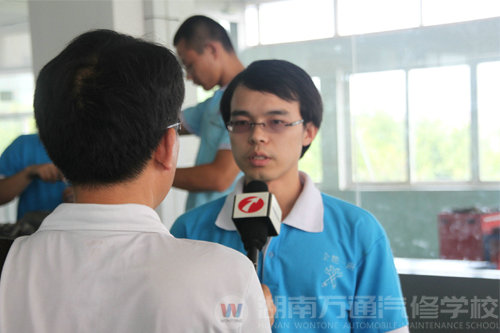 湖南教育電視臺(tái)對(duì)湖南萬(wàn)通汽車(chē)學(xué)校學(xué)子采訪(fǎng)