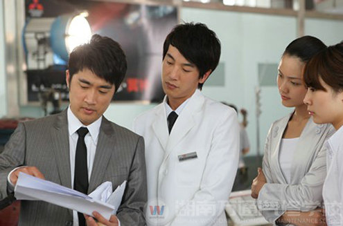 湖南萬通汽車學校 助你轉(zhuǎn)“?！睘椤皺C”