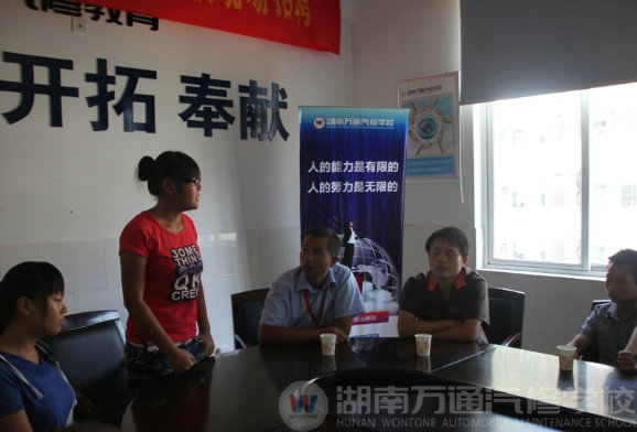 萬通學(xué)子現(xiàn)場應(yīng)答應(yīng)聘方提問