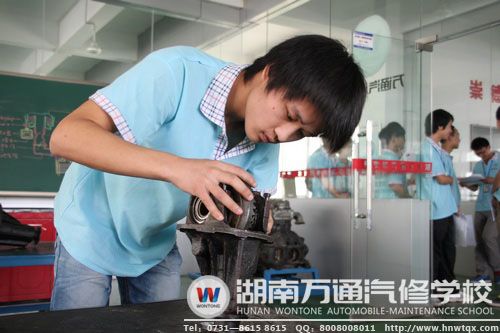 萬(wàn)通學(xué)子實(shí)踐中