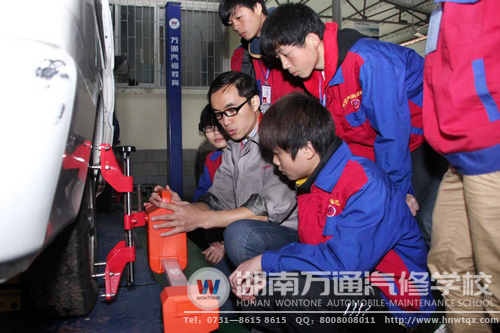 精湛汽修技術(shù) 讓打工族順利步入成才快車道