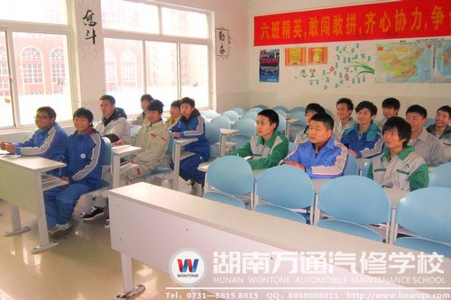 定向班學(xué)子認(rèn)真聽課