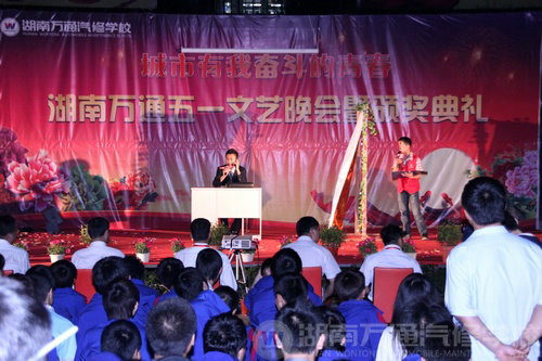 小品”雞同魚講“