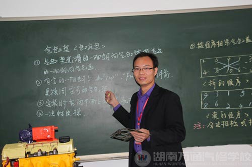 萬(wàn)通汽修學(xué)校|名師風(fēng)采鄧仁春