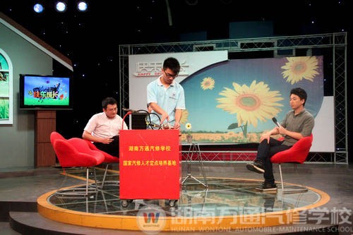 李王祥現(xiàn)場展示汽車起動機的發(fā)動原理