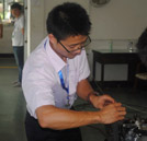 萬(wàn)通理實(shí)一體化教學(xué)  助學(xué)子走向汽修精英路