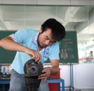 大學畢業(yè)生蝸居啃老 就業(yè)出路在何方