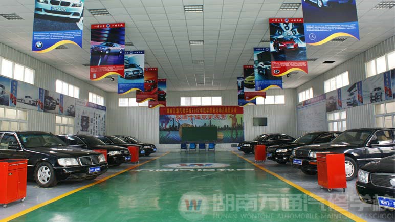 高級(jí)轎車(chē)實(shí)訓(xùn)中心