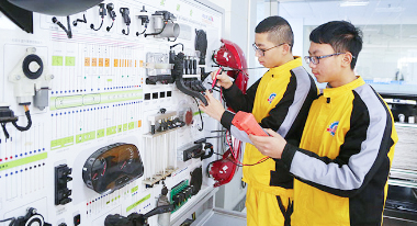 汽修培訓(xùn)學(xué)校-電器電控實(shí)訓(xùn)