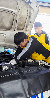 汽修培訓(xùn)學(xué)校-整車實(shí)訓(xùn)中心