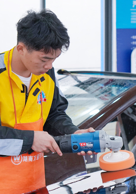 湖南萬(wàn)通汽車(chē)學(xué)校_奔馳寶馬車(chē)分組實(shí)訓(xùn)