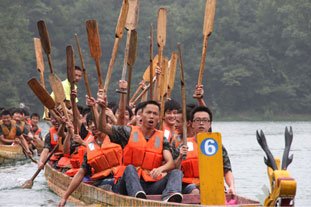 學(xué)校開展新生拓展訓(xùn)練