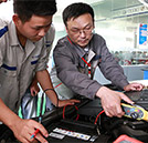 高考盲目擠“獨木橋” 不如學(xué)技術(shù)走成功捷徑