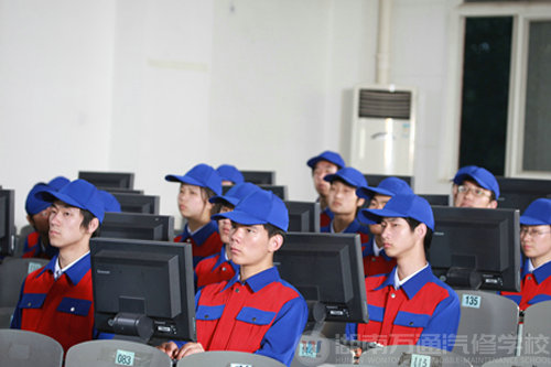 湖南萬(wàn)通汽修學(xué)校，職業(yè)教育技能+學(xué)歷