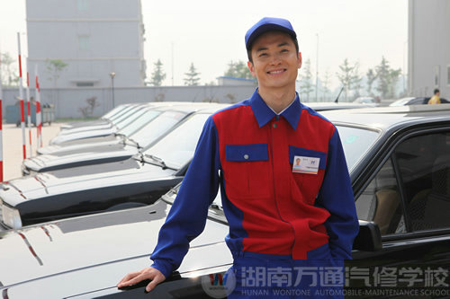 湖南萬通汽修學(xué)校，90后學(xué)汽修